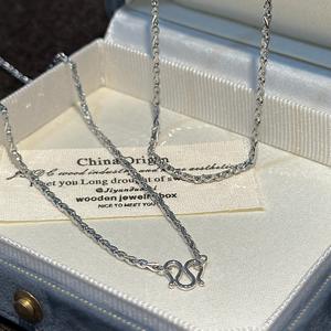 Collar de Plata Pura S999 con Doble Espada y Corazón, Diseño Elegante y Vintage, Estilo Simple y Moderno con Cuentas - Product Image 3