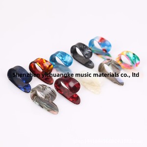 Púa de Celuloide para Pulgar Derecho de Guitarra Acústica y Uñas Postizas para Dedo Pulgar e Índice (Fingerstyle) - Product Image 3
