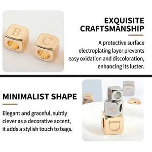 Breloques en forme de cube A-Z, perles en métal personnalisées avec lettres, adaptées aux bracelets, sacs à main et accessoires de colliers. - Product Image 2