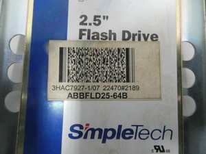 ABBFLD25-64B 3HAC7927-1/07 Clé USB 2-1/2 pouces PLC - Product Image 1