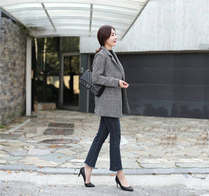 Retro pata <span class=keywords><strong>de</strong></span> gallo a cuadros <span class=keywords><strong>de</strong></span> lana Casual traje femenino 2024 otoño coreano viajero suelto <span class=keywords><strong>de</strong></span> gran tamaño traje chaqueta femenina - Product Image 4