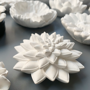 Difusor de aroma portátil de nueva tendencia, diseño personalizado y difusor de flores de cerámica de color para el hogar - Product Image 1