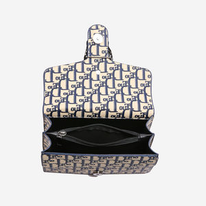 Pochette pour femme avec bandoulière chaîne pour porté croisé, en cuir synthétique durable.2501 - Product Image 2