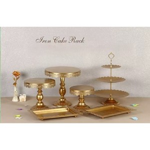 Eleganti supporti per torte in ferro dorato e piatti per la visualizzazione di dolci e il servizio di forniture per la decorazione di torte - Product Image 1