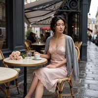 Robe Midi Rose en Satin avec Dentelle, Col en V, Bretelles Fines, Style Coquette Old Money, en Soie Charmeuse, Vente en Gros, OEM, Lot Personnalisé en Gros