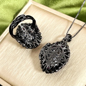 Parure de bijoux écologiques en cuivre hypoallergénique, résistante à l'eau, avec pendentif et boucles d'oreilles en zircon noir et gris 12*16mm - Product Image 6