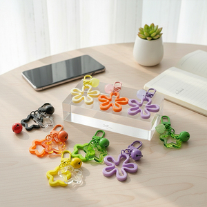 Vente <span class=keywords><strong>en</strong></span> gros de porte-clés <span class=keywords><strong>en</strong></span> acrylique holographique creux personnalisé, étoile, fleur, cœur, pour la fabrication de chaînes de téléphone, d'étuis pour écouteurs, de décorations de sacs - Product Image 1