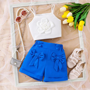 Top con cinturino floreale tinta unita da ragazza + pantaloncini con fiocco a due pezzi-vestito dolce per bambini e piccoli picnic al parco/Photogra di famiglia - Product Image 1