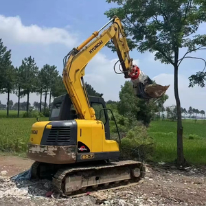 Excavatrice Hyundai 80 8T d'occasion, fabriquée en Corée du Sud, avec accessoire de pelle hydraulique à haute efficacité et marteau hydraulique - Product Image 1