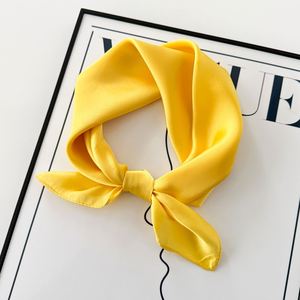 Écharpe carrée tendance à motif uni, durable, avec pompons, en coton, pour toutes les saisons – Grande Vente - Product Image 3