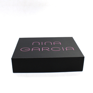 Vente en gros logo imprimé personnalisé Boîte d'emballage cosmétique pour soins de la peau avec insert en mousse Eva Boîte cadeau à fermeture magnétique pour emballage de perruque