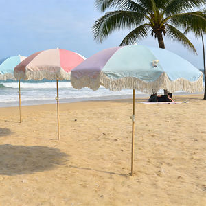Parasol <span class=keywords><strong>de</strong></span> <span class=keywords><strong>plage</strong></span> bohème à franges en gros - Blocs <span class=keywords><strong>de</strong></span> couleurs macaron et mât en bois pour <span class=keywords><strong>l</strong></span>'approvisionnement en vrac des complexes hôteliers - Product Image 1