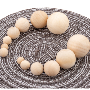 Cuentas de madera para dentición, color natural, redondas, de madera, tamaños surtidos, para colgar en la pared, paquete a granel, ecológicas, para hacer joyería - Product Image 1