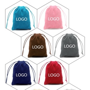 Pochette à cordon en velours noir de luxe avec logo personnalisé pour bijoux élégants et emballage cadeau - Product Image 3