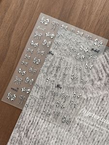 Autocollants pour ongles 3D en relief à pois, texture luxe noir et or, pour la décoration des ongles à domicile ou par des professionnels. - Product Image 4