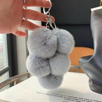 Porte-clés en peluche créatif, mignon, doux et écologique en forme de raisin, pour décoration de voiture et de sac