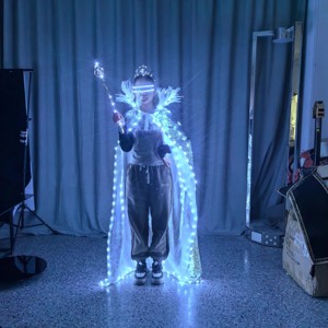 Cape à plumes argentées lumineuses à LED Bar KTV Bartender Outfit Stage Performance Costume Runway Model Show Cloak - Product Image 3