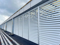 Cadre mural vertical moderne en alliage d'aluminium pour persienne de fenêtre automatique