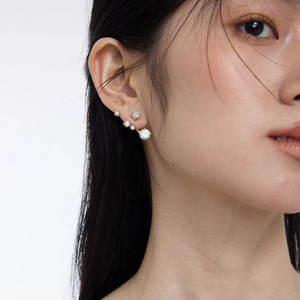 Elegantes Pendientes de Moissanita VVS GRA de Corte Redondo de 1ct con Cinco Piedras, Diseño Desmontable 2 en 1 de Cobre con Baño de Oro de 14K - Product Image 5