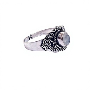 Anillo de piedras preciosas ajustable de plata de ley, piedra lunar de arcoíris hecha a mano indio - Product Image 2