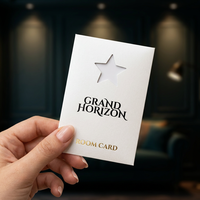 Porte-cartes clés d'hôtel blanc personnalisé avec fenêtre découpée en forme d'étoile et texte de chambre en feuille d'or pour fournitures d'enregistrement des clients