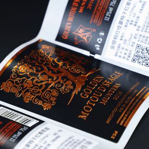 Étiquette personnalisée haut de gamme pour vodka et vin rouge, double face, avec estampage à chaud et gaufrage doré - Product Image 4