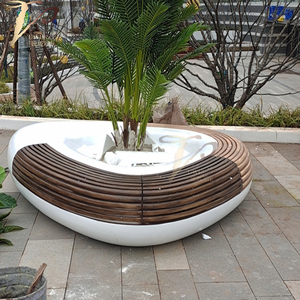 Jardinera Triangular Urbana Grande de Fibra de Vidrio con Asiento, Elegante Maceta Decorativa de Estilo Urbano - Product Image 4