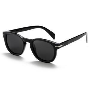 Gafas de Sol Polarizadas Grey Jack 22006, Montura Negra de PC, Lentes TAC, Protección UV400, Estilo Unisex - Product Image 3