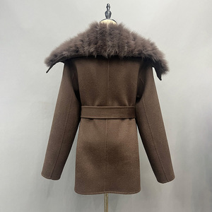 معطف نسائي فاخر من الصوف الحقيقي لشتاء 2026 معطف قصير دافئ أنيق مع حواف من فرو الثعلب الحقيقي - Product Image 3