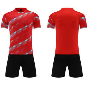 ชุดฟุตบอลของผู้ชาย OEM ชุดกีฬาผ้าโพลีเอสเตอร์ระบายอากาศได้ดีชุดใส่เล่นฟุตบอลน้ำหนักเบาแห้งเร็วออกแบบได้ตามต้องการ - Product Image 4