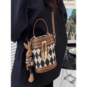 Borsa a tracolla Vintage di lusso coniglio da donna con cinturino singolo piccola borsa con cerniera ciondolo in pelle singola in vinile poliestere alla moda - Product Image 2