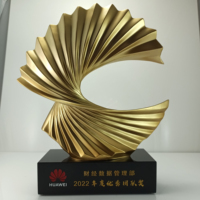 Récompense unique de trophée de nouvelle conception de résine Offre Spéciale avec la base en cristal noir