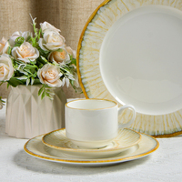 JQY Ensemble d'assiettes et de bols en céramique Vente en gros Vaisselle de restaurant Ensembles de vaisselle nordique personnalisés Ensemble d'assiettes en porcelaine pour la cuisine
