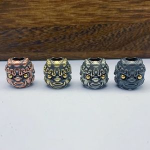 Pulsera de Cobre Puro con Cuentas y Colgante de Cuchillo Militar de Latón, Accesorio para Teléfono Móvil Pixiu - Fidget Spinners Metálicos Hechos a Mano - Product Image 4
