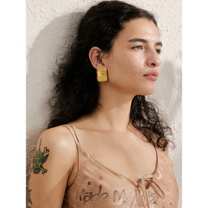 JINYOU 5001 Pendientes de Botón Rectangulares de Acero Inoxidable Resistentes al Agua con Dijes Dorados de Moda Diaria para Mujer - Product Image 5