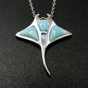 เครื่องประดับเงินแท้ 925 รูปปลากระเบน ประดับด้วยลาริมาร์ธรรมชาติจากฮาวาย จี้รูปปลาแมนต้า - Product Image 5
