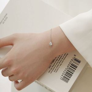 Pulsera Dylam con baño de oro de 18 quilates, triángulo con circonita cúbica 5A, pulsera de diamantes solitarios, pulseras minimalistas para damas de honor, pulseras para mujer - Product Image 2