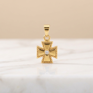 Pendentif croix en or massif 18 carats avec pierre en moissanite sertie clos, breloque religieuse, bijou unisexe - Product Image 1