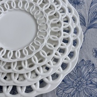 Ensemble d'assiettes à dîner en céramique blanche au design évidé élégant assiettes de présentation de mariage assiette de table décorative