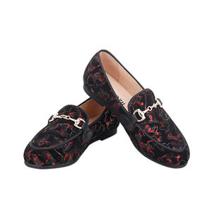 أحذية لوفر مخصصة بتصميم جديد وأنيق مطبوعة من الجلد المدبوغ للفتيات الصغيرات مع سلسلة للارتداء - Product Image 2