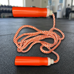 Corde à sauter en coton rouge la plus vendue avec manche en bois naturel de conception personnalisée pour l'exercice - Product Image 2