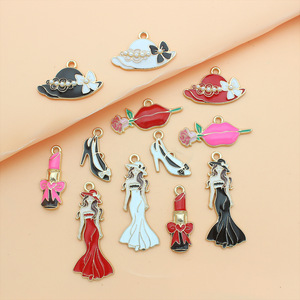 Breloques de maquillage girly : lèvres, rouge à lèvres, flacon de parfum, pour bijoux DIY, breloques en métal émaillé coloré pour chaussures à talons hauts et sacs à main - Product Image 5