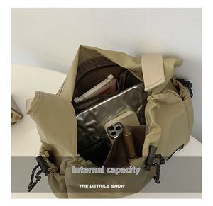 Sac de sport en nylon solide de grande capacité pour femmes sac à bandoulière à sangle unique sac polochon de Style vintage pour dames - Product Image 6