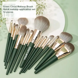 Commercio all'ingrosso personalizzato Private Label morbido sintetico vegano trucco pennelli manico in legno verde strumento cosmetico per fondotinta correttore