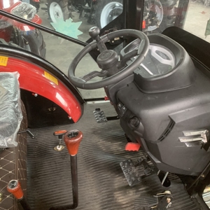 Tracteur agricole à roues 4x4 Luoyang 504 Rouge 50 CV à transmission par engrenages, niveau de sécurité élevé - Product Image 5