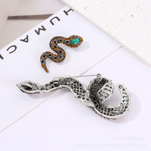 La nuova spilla con animali personalizzata di Yunlv, spilla con serpente zodiacale incrostato di diamanti, cordonello di pitone esagerato, chiusura di sciarpa di seta e serpeggiamento - Product Image 4