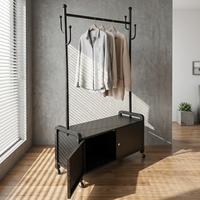 Cintres contemporains pour vêtements d'enfants avec logo personnalisé et système de rangement à voiles pour la lessive et la présentation de mode