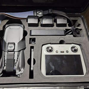 DJI Mavic 3 d'occasion, 46 minutes de vol, caméra professionnelle Hasselblad 5,1K - Product Image 1