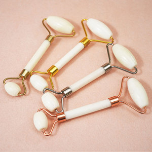 OEM Private Label Gua Sha Set <span class=keywords><strong>rullo</strong></span> al quarzo <span class=keywords><strong>per</strong></span> <span class=keywords><strong>massaggio</strong></span> <span class=keywords><strong>viso</strong></span> corpo pietra naturale dente <span class=keywords><strong>di</strong></span> sega <span class=keywords><strong>rullo</strong></span> <span class=keywords><strong>di</strong></span> <span class=keywords><strong>giada</strong></span> bianca e Guasha con scatola - Product Image 4