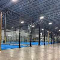 Toiture en PVDF très vendue, résistante aux intempéries, imperméable et anticorrosion, pour terrain de padel extérieur avec toit.